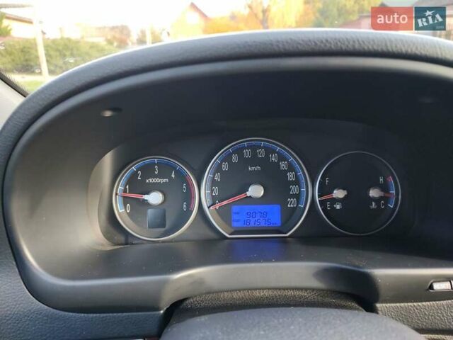 Черный Хендай Санта Фе, объемом двигателя 2.19 л и пробегом 181 тыс. км за 11000 $, фото 15 на Automoto.ua