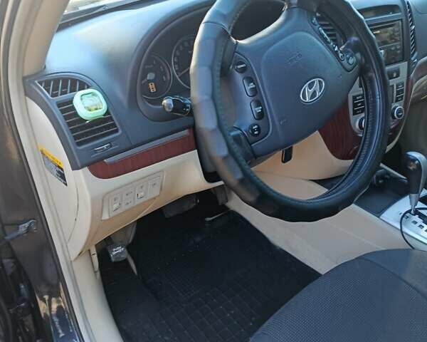 Черный Хендай Санта Фе, объемом двигателя 2.19 л и пробегом 179 тыс. км за 10300 $, фото 4 на Automoto.ua