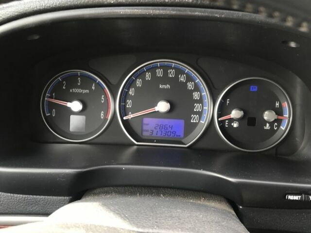 Черный Хендай Санта Фе, объемом двигателя 2.2 л и пробегом 317 тыс. км за 8900 $, фото 10 на Automoto.ua