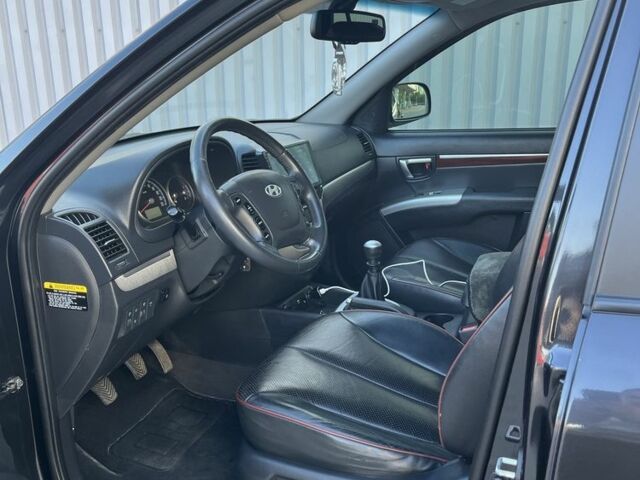 Черный Хендай Санта Фе, объемом двигателя 2.7 л и пробегом 112 тыс. км за 10300 $, фото 5 на Automoto.ua