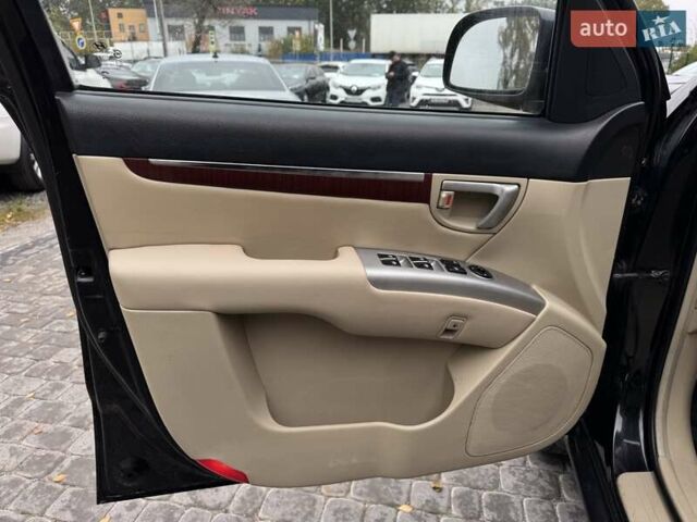 Черный Хендай Санта Фе, объемом двигателя 2.7 л и пробегом 361 тыс. км за 8300 $, фото 18 на Automoto.ua