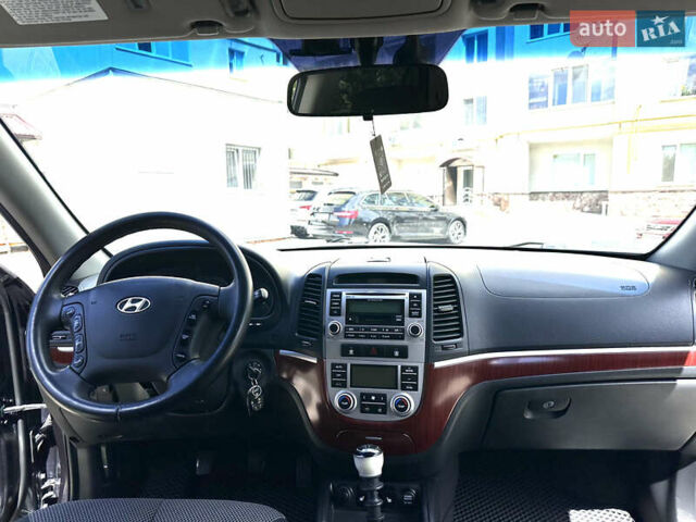 Черный Хендай Санта Фе, объемом двигателя 2.66 л и пробегом 241 тыс. км за 9700 $, фото 18 на Automoto.ua