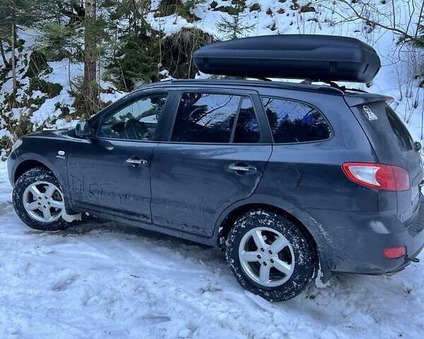 Черный Хендай Санта Фе, объемом двигателя 2.19 л и пробегом 220 тыс. км за 10000 $, фото 6 на Automoto.ua