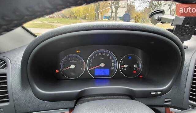 Черный Хендай Санта Фе, объемом двигателя 2.7 л и пробегом 182 тыс. км за 10000 $, фото 10 на Automoto.ua