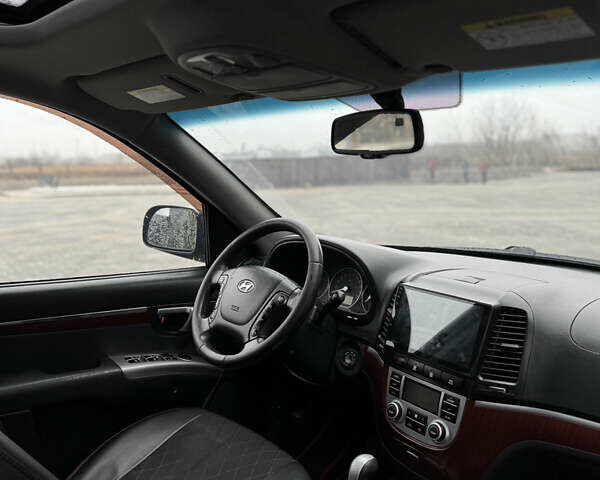 Чорний Хендай Санта Фе, об'ємом двигуна 2.7 л та пробігом 192 тис. км за 9300 $, фото 12 на Automoto.ua