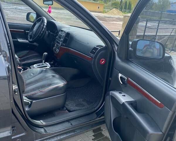 Черный Хендай Санта Фе, объемом двигателя 2.2 л и пробегом 245 тыс. км за 7700 $, фото 7 на Automoto.ua