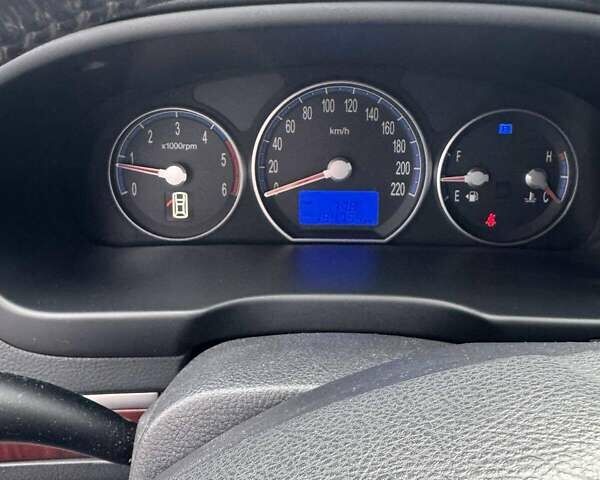 Чорний Хендай Санта Фе, об'ємом двигуна 2.19 л та пробігом 194 тис. км за 12100 $, фото 5 на Automoto.ua