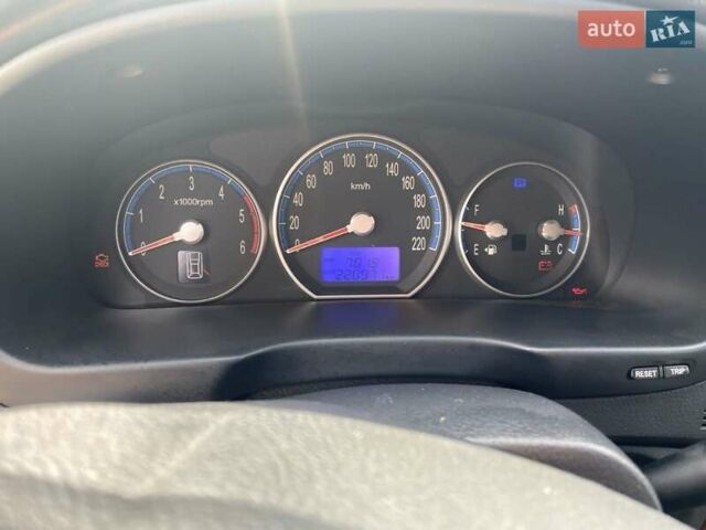 Черный Хендай Санта Фе, объемом двигателя 2.2 л и пробегом 245 тыс. км за 7700 $, фото 11 на Automoto.ua