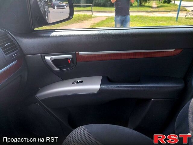 Черный Хендай Санта Фе, объемом двигателя 2.7 л и пробегом 300 тыс. км за 10200 $, фото 7 на Automoto.ua