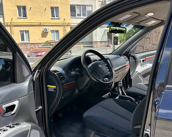 Черный Хендай Санта Фе, объемом двигателя 2.66 л и пробегом 241 тыс. км за 9700 $, фото 15 на Automoto.ua