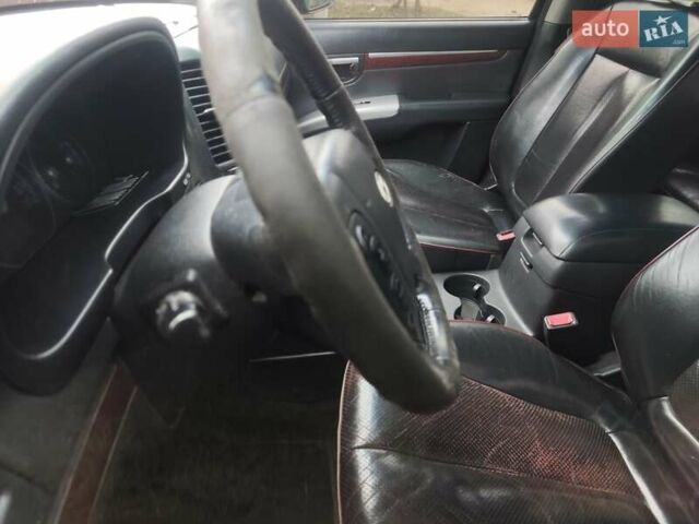 Чорний Хендай Санта Фе, об'ємом двигуна 2.19 л та пробігом 400 тис. км за 8800 $, фото 5 на Automoto.ua