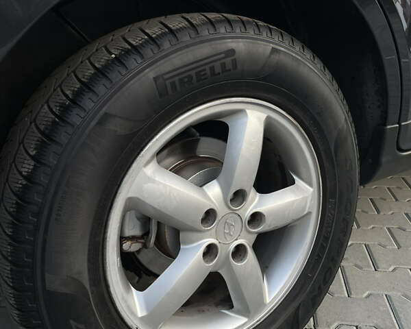 Черный Хендай Санта Фе, объемом двигателя 2.19 л и пробегом 235 тыс. км за 9999 $, фото 13 на Automoto.ua