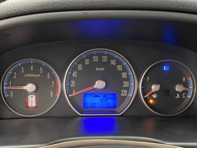 Черный Хендай Санта Фе, объемом двигателя 2.7 л и пробегом 307 тыс. км за 8900 $, фото 21 на Automoto.ua