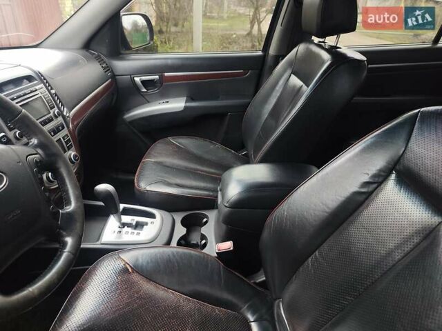 Чорний Хендай Санта Фе, об'ємом двигуна 2.19 л та пробігом 400 тис. км за 8800 $, фото 6 на Automoto.ua
