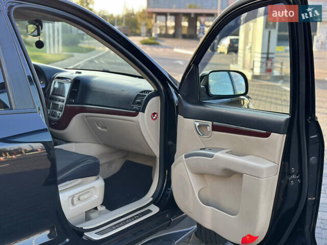 Чорний Хендай Санта Фе, об'ємом двигуна 2.7 л та пробігом 197 тис. км за 10000 $, фото 12 на Automoto.ua