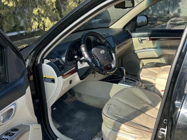 Черный Хендай Санта Фе, объемом двигателя 2.7 л и пробегом 320 тыс. км за 8500 $, фото 4 на Automoto.ua