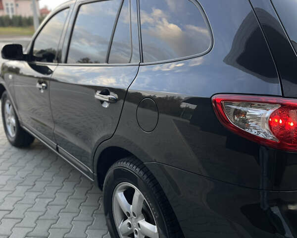 Черный Хендай Санта Фе, объемом двигателя 2.19 л и пробегом 235 тыс. км за 9999 $, фото 10 на Automoto.ua