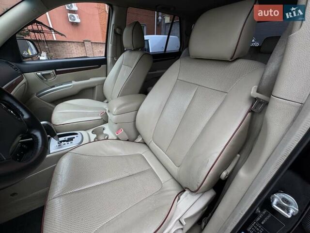 Черный Хендай Санта Фе, объемом двигателя 2.7 л и пробегом 361 тыс. км за 8300 $, фото 19 на Automoto.ua