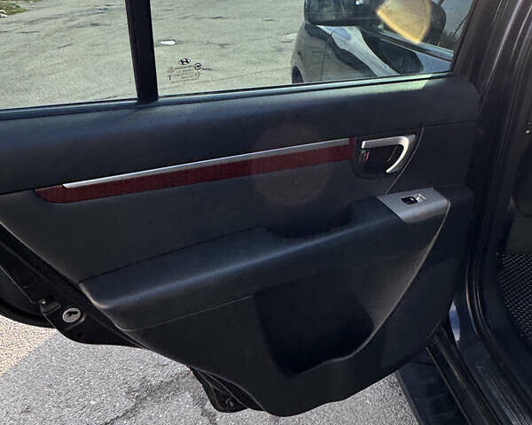 Черный Хендай Санта Фе, объемом двигателя 2.19 л и пробегом 234 тыс. км за 11000 $, фото 20 на Automoto.ua