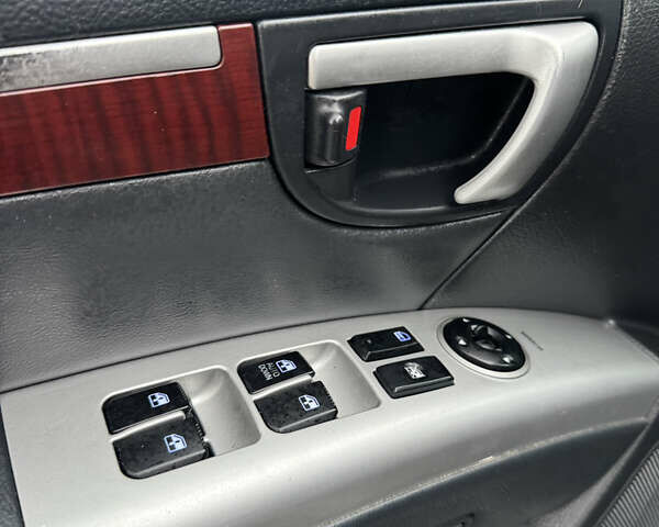 Чорний Хендай Санта Фе, об'ємом двигуна 2.2 л та пробігом 180 тис. км за 9800 $, фото 17 на Automoto.ua