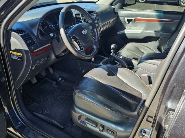 Черный Хендай Санта Фе, объемом двигателя 2.7 л и пробегом 238 тыс. км за 10000 $, фото 3 на Automoto.ua