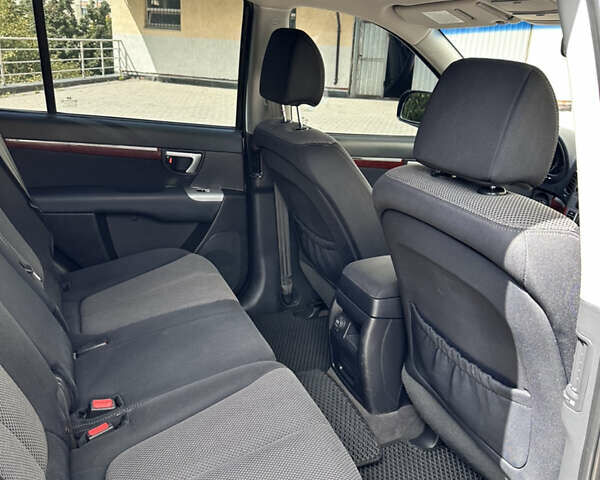 Черный Хендай Санта Фе, объемом двигателя 2.66 л и пробегом 241 тыс. км за 9700 $, фото 20 на Automoto.ua