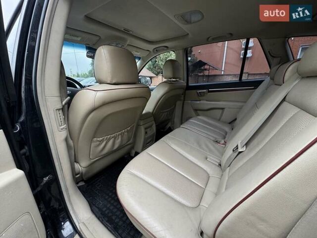 Черный Хендай Санта Фе, объемом двигателя 2.7 л и пробегом 361 тыс. км за 8300 $, фото 2 на Automoto.ua