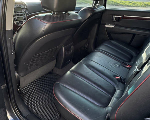 Черный Хендай Санта Фе, объемом двигателя 2.19 л и пробегом 234 тыс. км за 11000 $, фото 16 на Automoto.ua