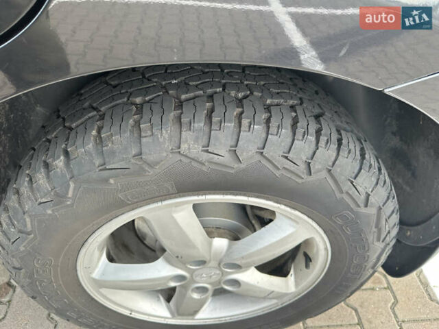 Чорний Хендай Санта Фе, об'ємом двигуна 2.7 л та пробігом 324 тис. км за 8500 $, фото 10 на Automoto.ua