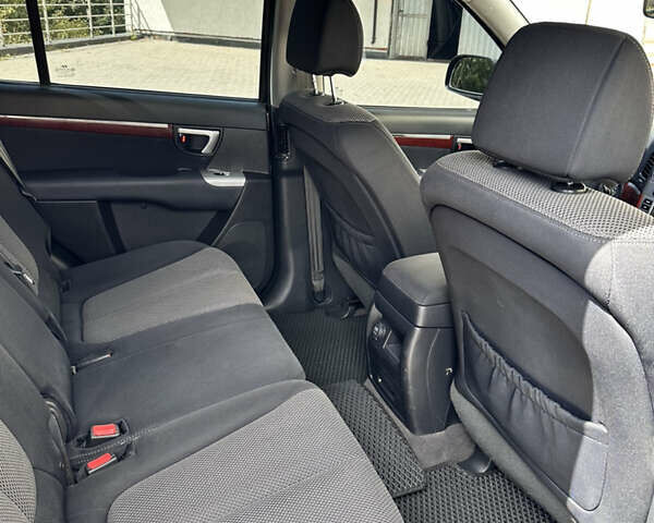 Черный Хендай Санта Фе, объемом двигателя 2.66 л и пробегом 241 тыс. км за 9700 $, фото 16 на Automoto.ua