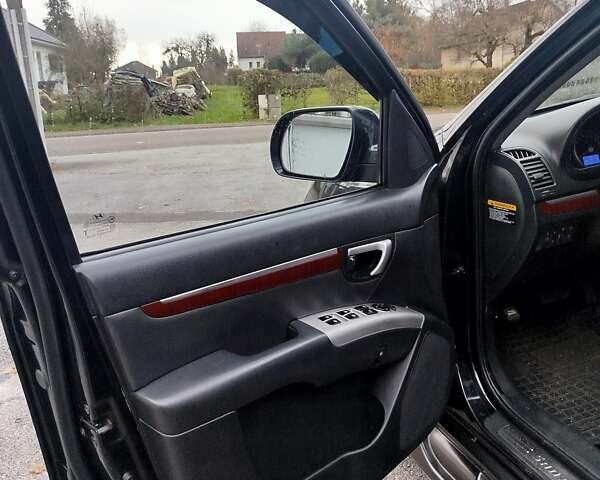 Черный Хендай Санта Фе, объемом двигателя 2.19 л и пробегом 220 тыс. км за 12000 $, фото 15 на Automoto.ua