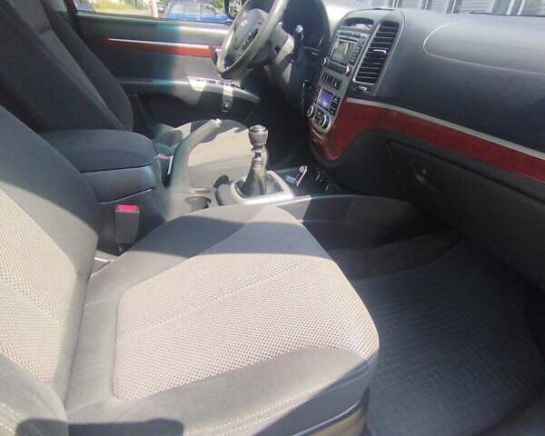 Черный Хендай Санта Фе, объемом двигателя 2.68 л и пробегом 300 тыс. км за 10200 $, фото 9 на Automoto.ua