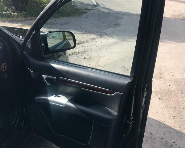 Черный Хендай Санта Фе, объемом двигателя 2.2 л и пробегом 264 тыс. км за 10800 $, фото 16 на Automoto.ua