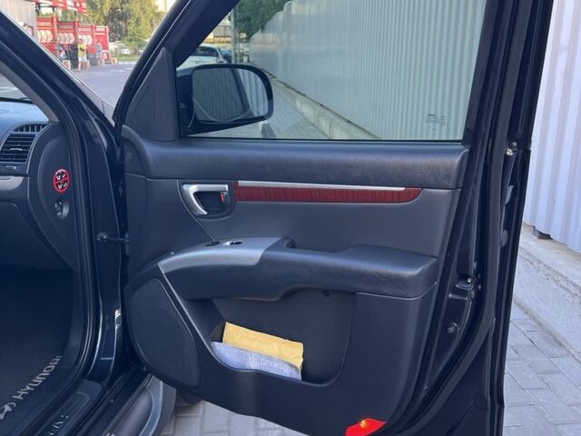 Черный Хендай Санта Фе, объемом двигателя 2.7 л и пробегом 112 тыс. км за 10300 $, фото 7 на Automoto.ua