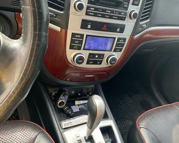 Черный Хендай Санта Фе, объемом двигателя 2.2 л и пробегом 245 тыс. км за 7700 $, фото 12 на Automoto.ua