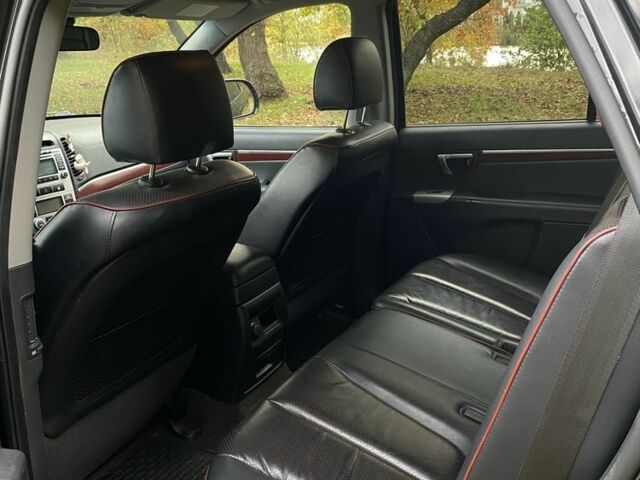 Черный Хендай Санта Фе, объемом двигателя 2.2 л и пробегом 267 тыс. км за 10000 $, фото 5 на Automoto.ua