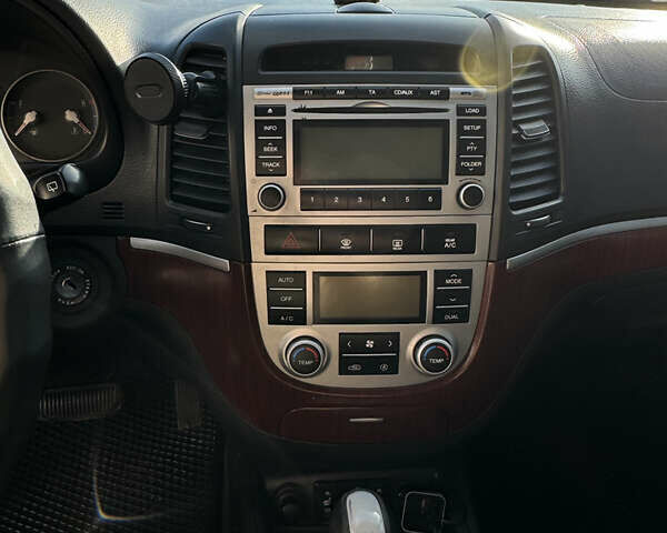 Черный Хендай Санта Фе, объемом двигателя 2.19 л и пробегом 234 тыс. км за 11000 $, фото 8 на Automoto.ua