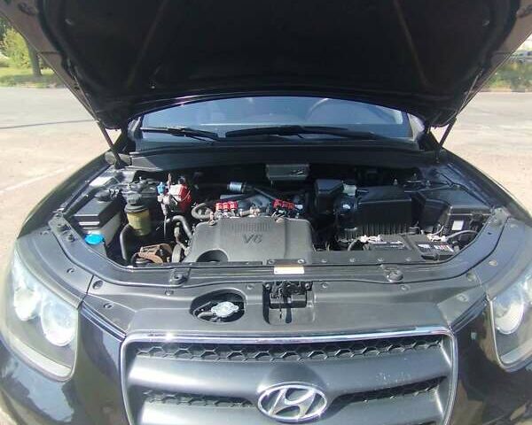 Черный Хендай Санта Фе, объемом двигателя 2.68 л и пробегом 300 тыс. км за 10200 $, фото 16 на Automoto.ua