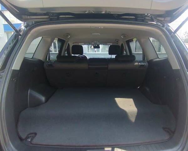 Черный Хендай Санта Фе, объемом двигателя 2.68 л и пробегом 300 тыс. км за 10200 $, фото 14 на Automoto.ua