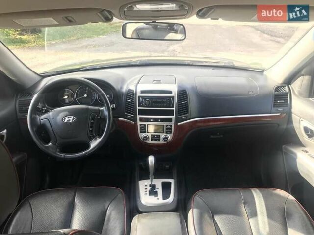 Черный Хендай Санта Фе, объемом двигателя 2.2 л и пробегом 264 тыс. км за 10800 $, фото 4 на Automoto.ua