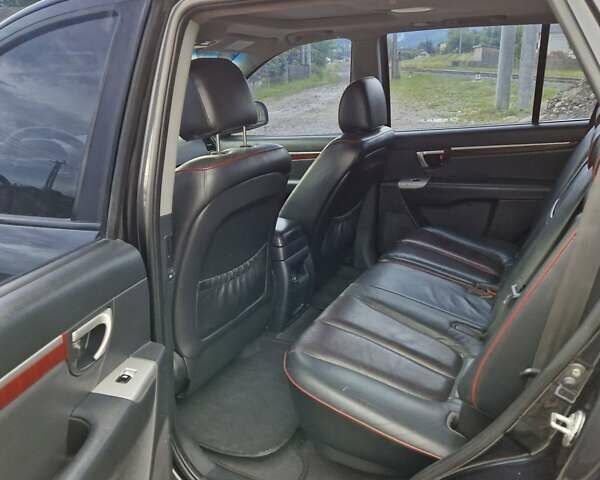 Черный Хендай Санта Фе, объемом двигателя 2.2 л и пробегом 650 тыс. км за 7800 $, фото 6 на Automoto.ua