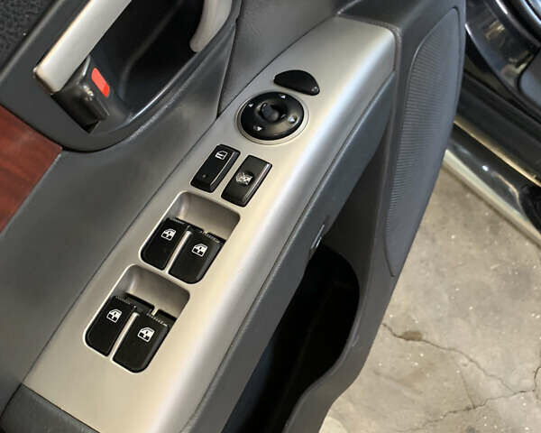 Черный Хендай Санта Фе, объемом двигателя 2.2 л и пробегом 245 тыс. км за 10500 $, фото 18 на Automoto.ua