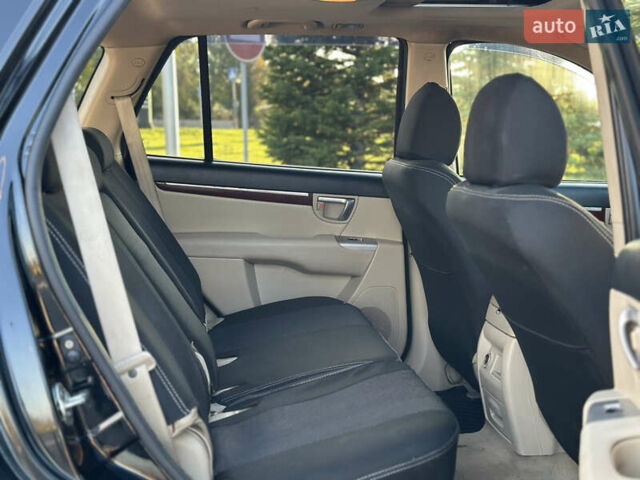 Чорний Хендай Санта Фе, об'ємом двигуна 2.7 л та пробігом 197 тис. км за 10000 $, фото 17 на Automoto.ua