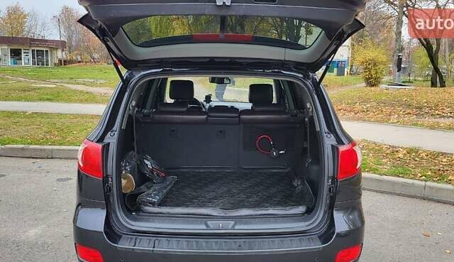 Черный Хендай Санта Фе, объемом двигателя 2.7 л и пробегом 182 тыс. км за 10000 $, фото 8 на Automoto.ua