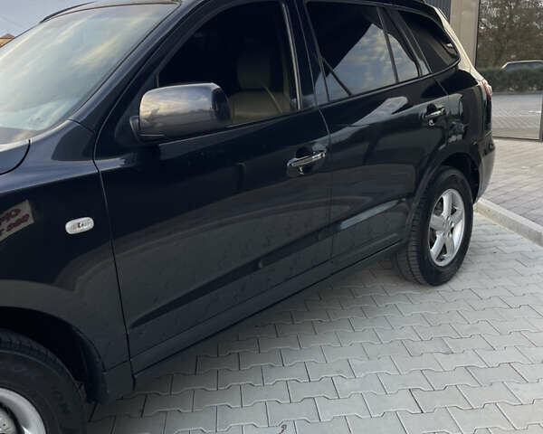 Черный Хендай Санта Фе, объемом двигателя 2.19 л и пробегом 235 тыс. км за 9999 $, фото 5 на Automoto.ua