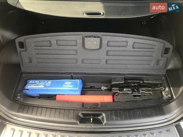 Черный Хендай Санта Фе, объемом двигателя 2.2 л и пробегом 264 тыс. км за 10800 $, фото 8 на Automoto.ua