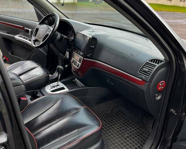 Черный Хендай Санта Фе, объемом двигателя 2.19 л и пробегом 220 тыс. км за 12000 $, фото 10 на Automoto.ua