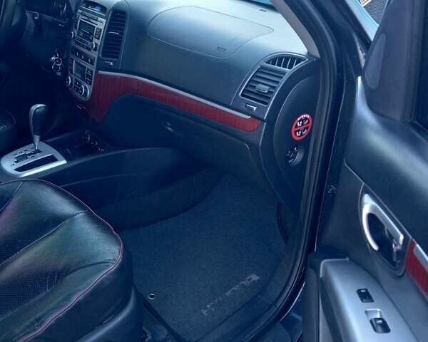 Черный Хендай Санта Фе, объемом двигателя 2.7 л и пробегом 283 тыс. км за 9500 $, фото 7 на Automoto.ua