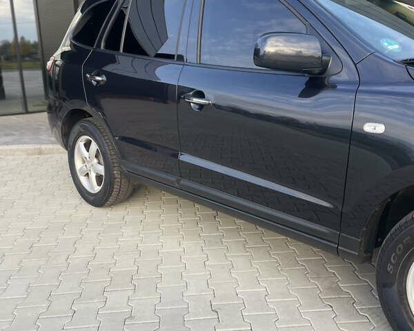 Черный Хендай Санта Фе, объемом двигателя 2.19 л и пробегом 235 тыс. км за 9999 $, фото 6 на Automoto.ua