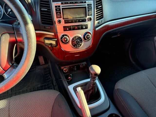 Черный Хендай Санта Фе, объемом двигателя 2.2 л и пробегом 270 тыс. км за 10500 $, фото 13 на Automoto.ua